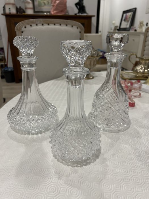 Conjunto de garrafas de cristal