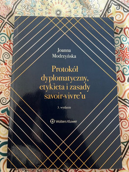 Protokół dyplomatyczny, etykieta i zasady savoir-vivre Joanna Modrzynska