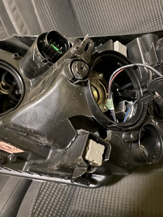 Farol direito KIA CEED III