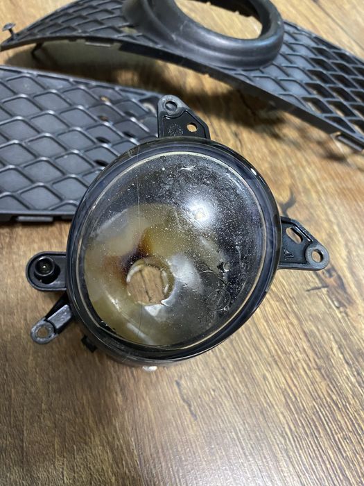 Решотка противотуманок в бампер и правая туманка лансер 10