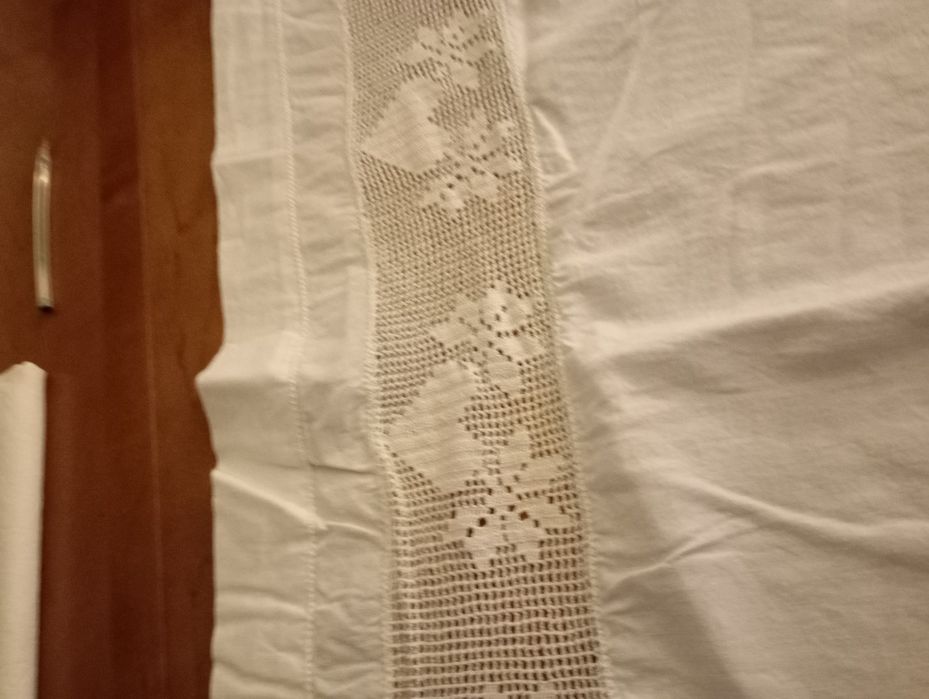 Lençol antigo branco com aplicação em renda
