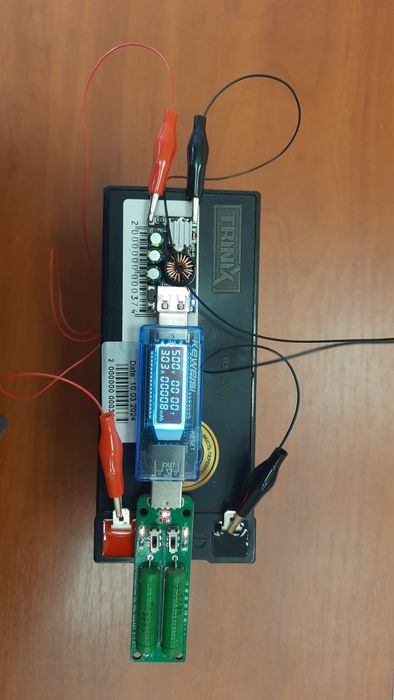 Зарядка--Універсальний зарядний пристрій для малих автомобільних і мот