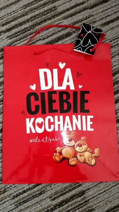 Torebka papierowa na prezent czerwona błyszcząca walentynki