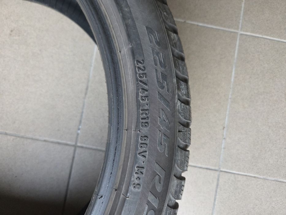 4szt. Pirelli sottozero 3 zima/winter 225/45 R19 runflat