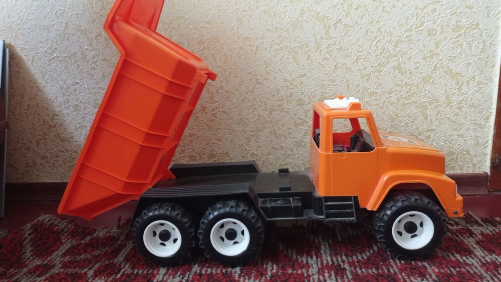 Самосвал дитячий