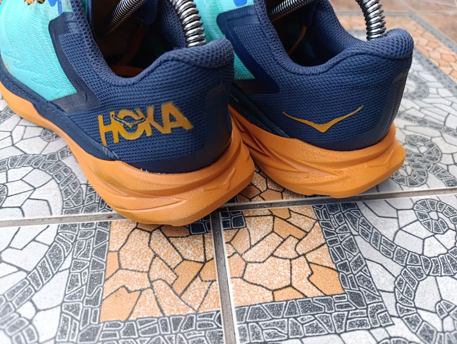 Hoka 38-39p. Жіночі трекінгові кросівки.