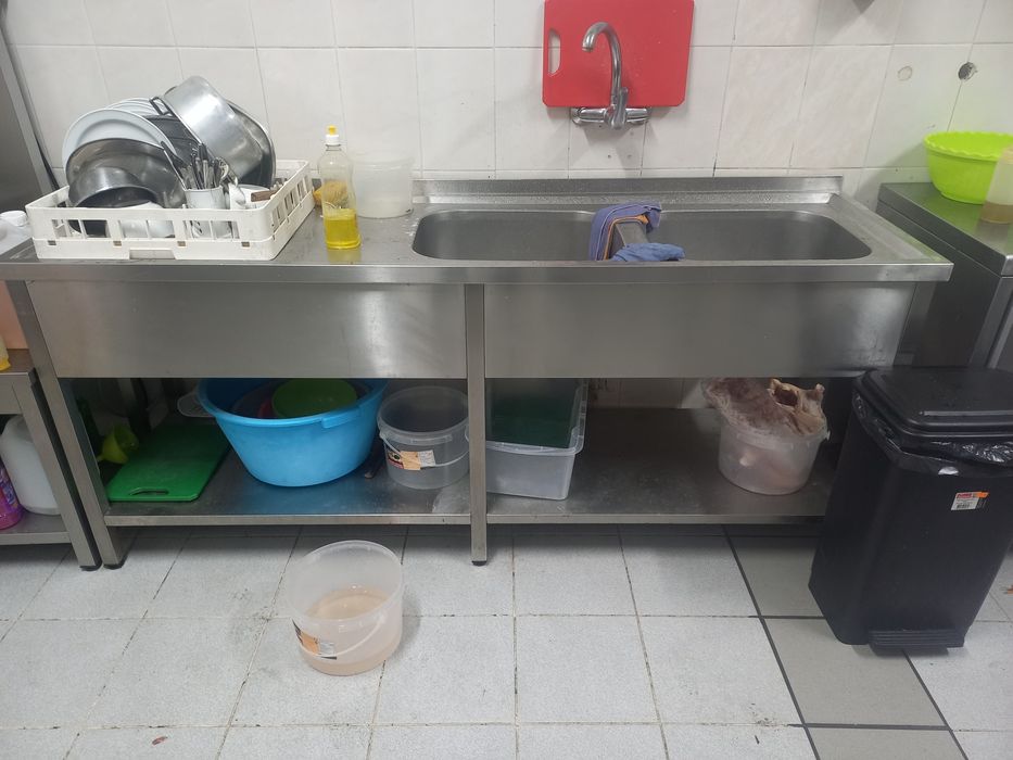 Venda de electrodomésticos e  interiores de restauração