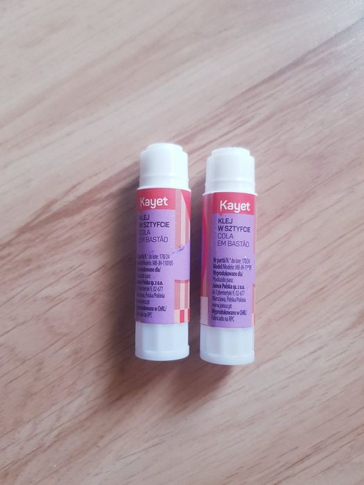 Nowy klej w sztywcie marki Kayet , 2 sztuk