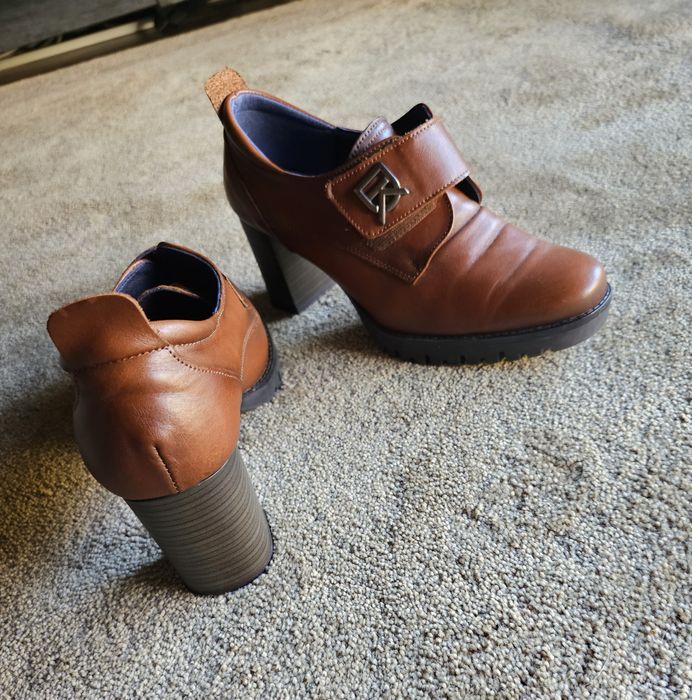 Sapatos em pele camel Dorking By Fluchos