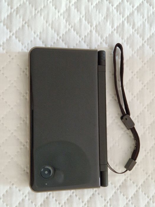 Nintendo DSi XL usado com 3 jogos, em bom estado