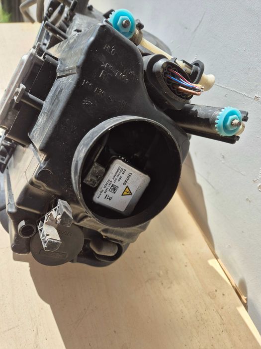 Audi A3 8P lift lampa przednia prawa led xenon.