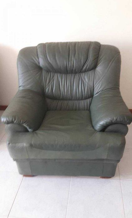 Conjunto de sofás em pele