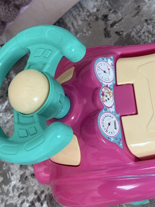 Толокар машинка для дівчинки