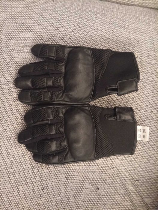 Luvas de moto pretas, com reforços de cabedal