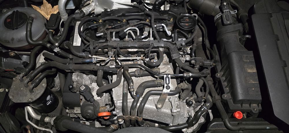 Silnik kompletny 1.6tdi CLH  vw audi seat skoda