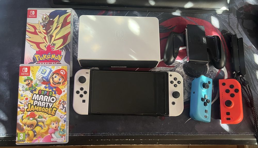 Nintendo switch Oled + 2 jogos + 2 joycons