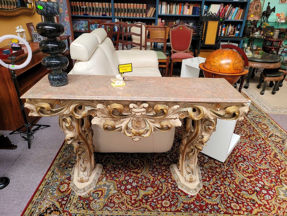 Excelente conjunto de consola em madeira trabalhada, tampo