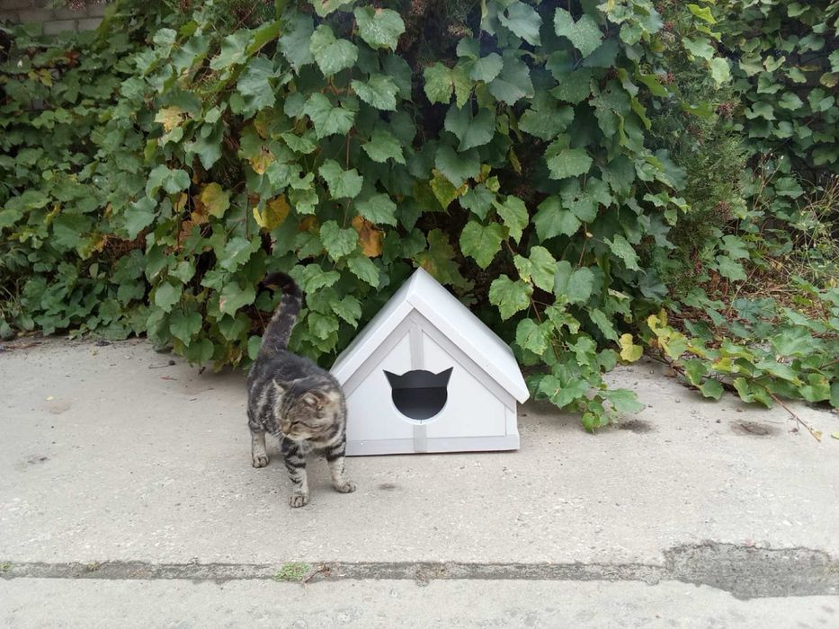Будиночки для котів та невеликих собак