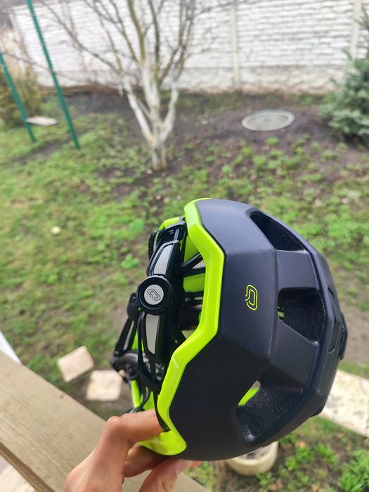 Професійний вело шолом