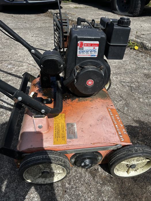 Wertykulator spalinowy