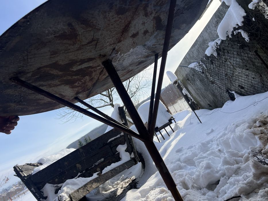 Стіл желізний