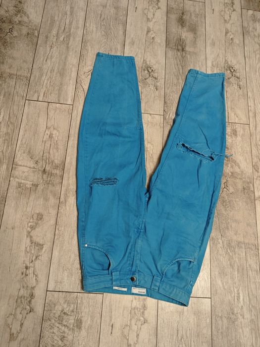 Spodnie jeansowe niebieskie Bershka balloon L 100 % bawełna z dziurami