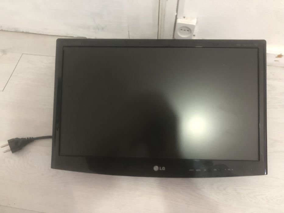 LCD LG 22" + Comando