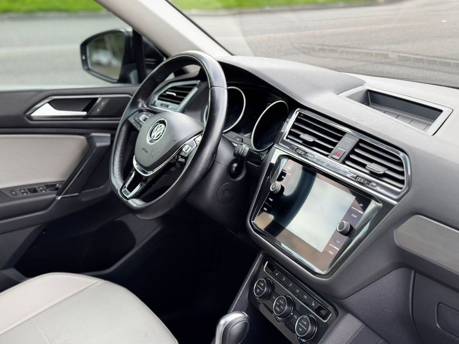 Продам автомобіль Volkswagen Tiguan