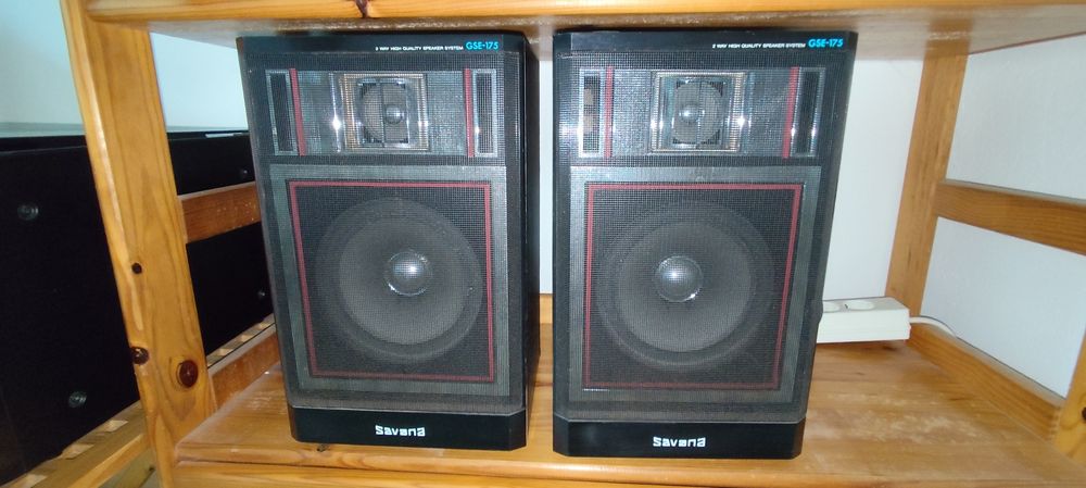 Gira discos, rádio e leitor/gravador de cassetes