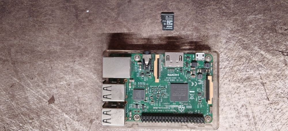 Raspberry Pi 3 Model B v1.2 + Cartão MicroSD Kingston 32GB + Caixa Transparente