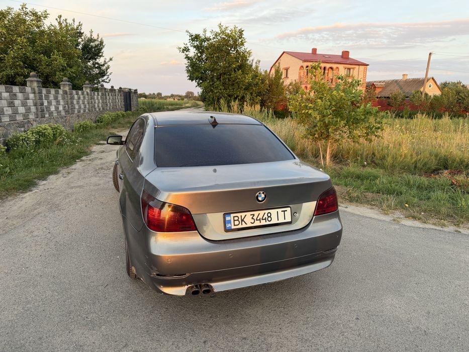 BMW e60.