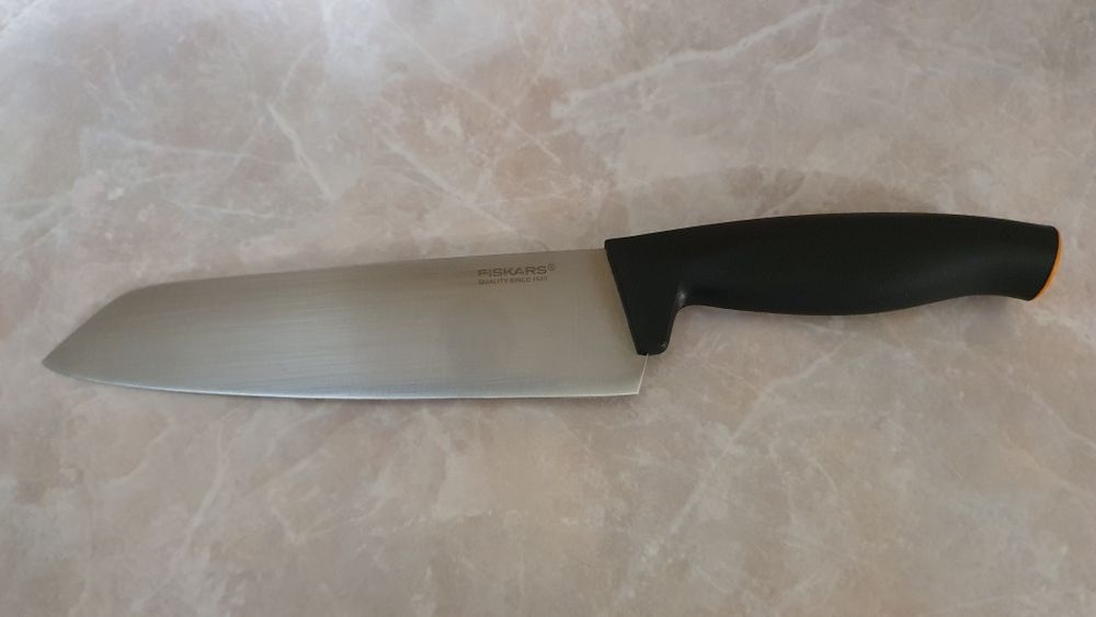 Fiskars nóż Santoku 28 cm Functional Form