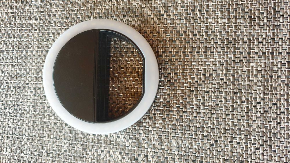 Przenośna lampka pierścieniowa LED