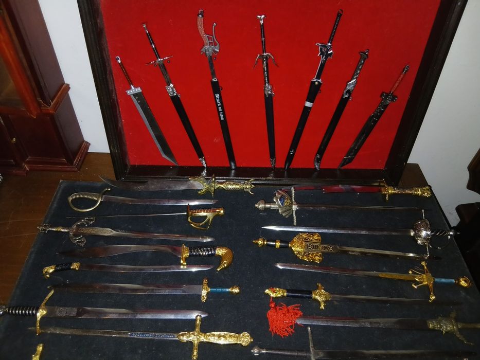 Colecao 30 espada minitura por 300 €