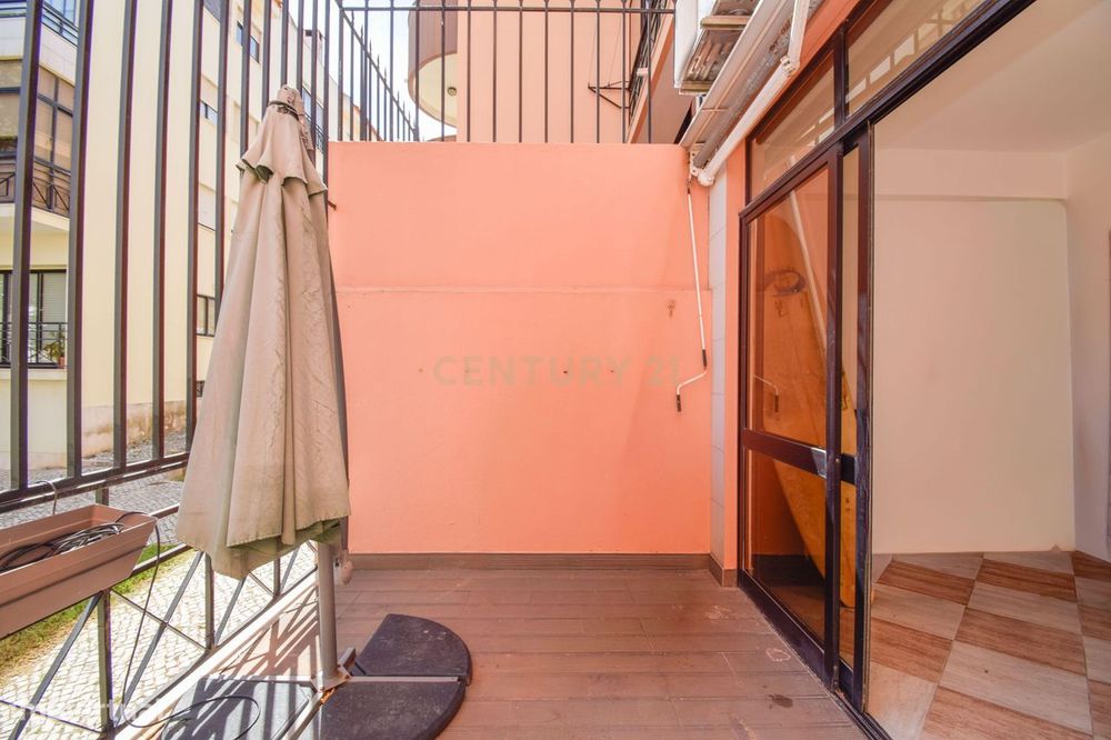 Exclusivo apartamento T2 com terraço na Quinta do Barão – Carcavelos