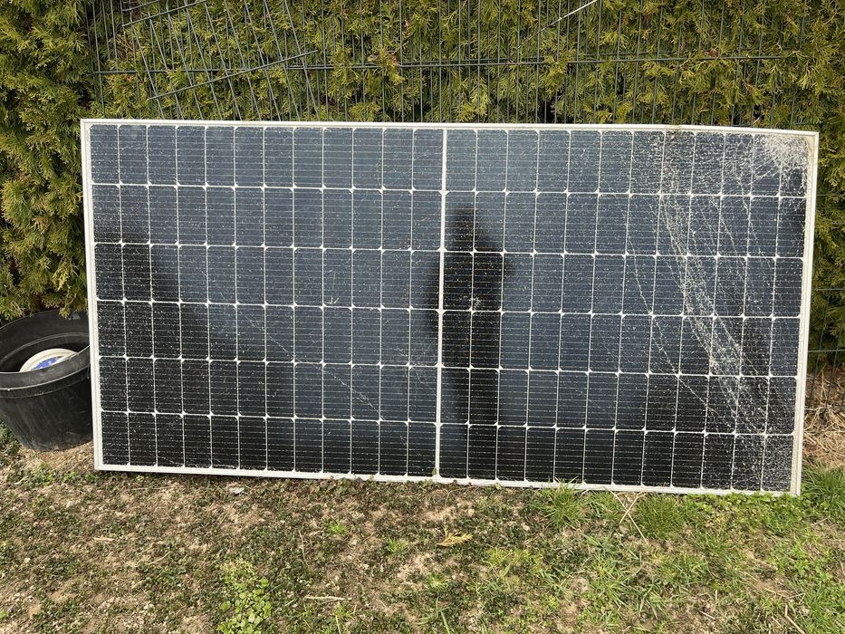 Panel fotowoltaiczny JA Solar uszkodzony