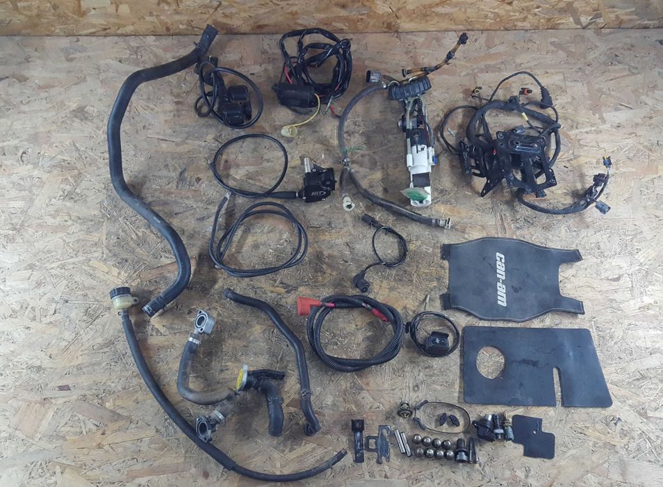 Can Am Renegade 800 G1 mocowanie zbiorniczek ucho uchwyt drazek korek