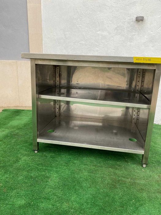 Bancada neutra em inox com prateleira