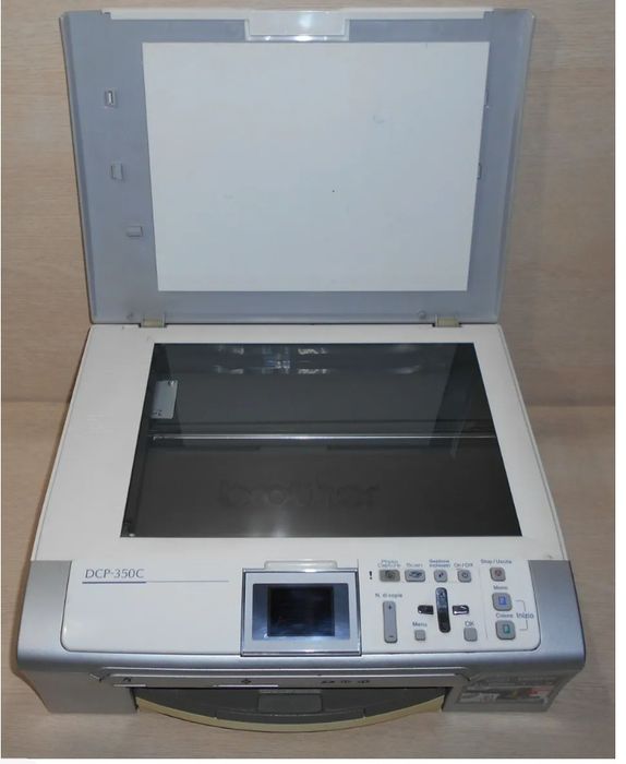 Принтер  на  ЗАПЧАСТИН або користуватися він робочий