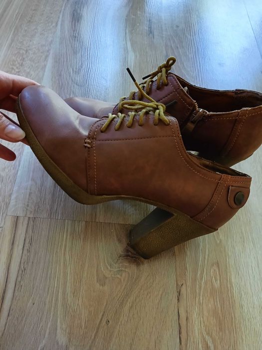 Botki na obcasie rozmiar 38 brązowe