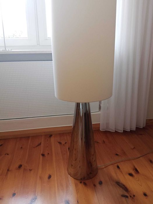 Lampa stojąca podłogowa