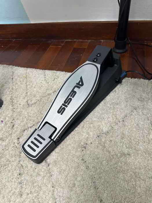 Bateria eletrónica Alesis Nitro Max Drum