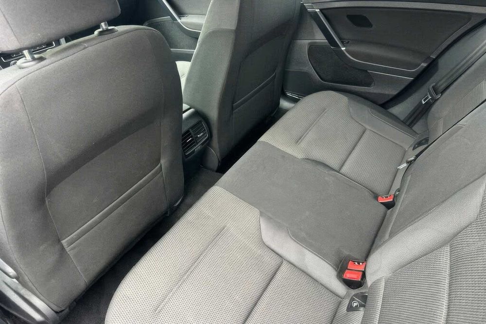 Volkswagen e-Golf      2019