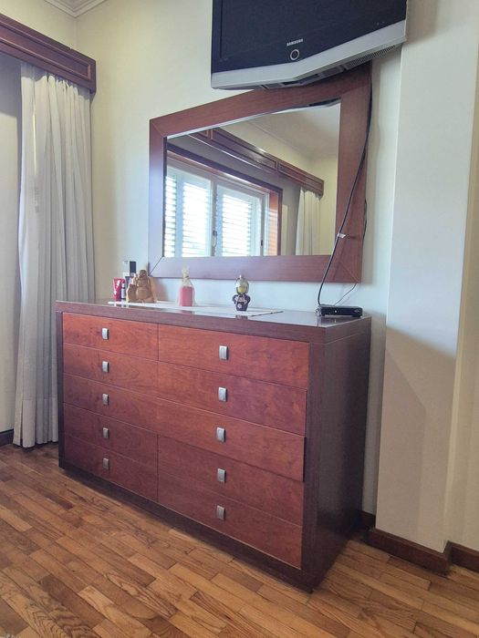 Quarto Completo em Cerejeira Maciça — Excelente Estado