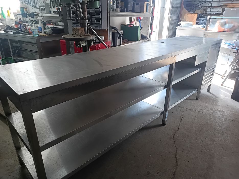 Bancada inox com prateleiras gavetas e tulha