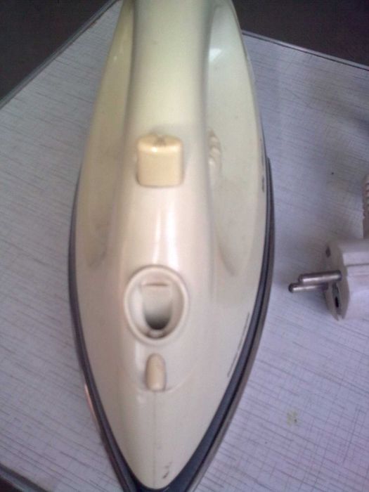 Утюг Атланта 1200w в нормальном рабочем состоянии