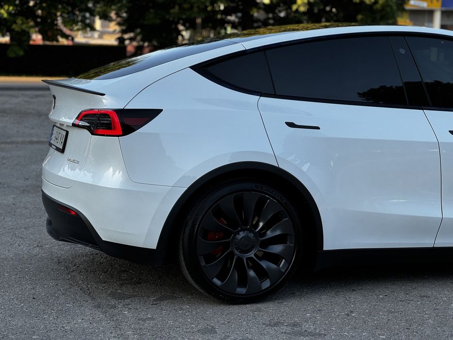 Tesla model Y Perfomance 2023