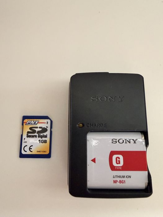 Sony Cybers-shot DSC-H70 16.1 MP Digital Camera - Vermelha