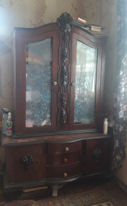 Сервант дореволюційний, дуб