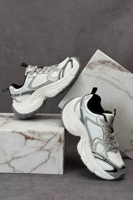 Кросівки жіночі демісезонні